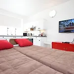 Grand Harbour Apartment